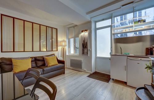 Arsenal Apartment | 2 bedroom in the heart of Le Marais!