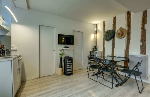 Arsenal Apartment | 2 bedroom in the heart of Le Marais!