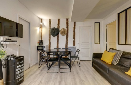 Arsenal Apartment | 2 bedroom in the heart of Le Marais!