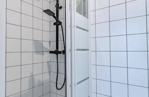 18th Arrondissement Resort | 220 m² Private room ∙ 1 bedroom ∙ 1 guest