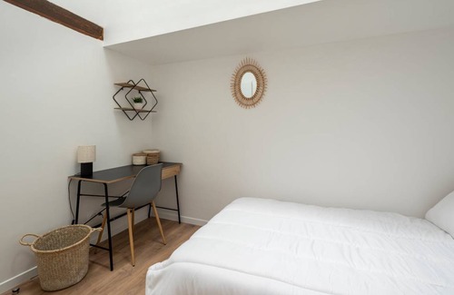 18th Arrondissement Resort | 248 m² Private room ∙ 1 bedroom ∙ 1 guest