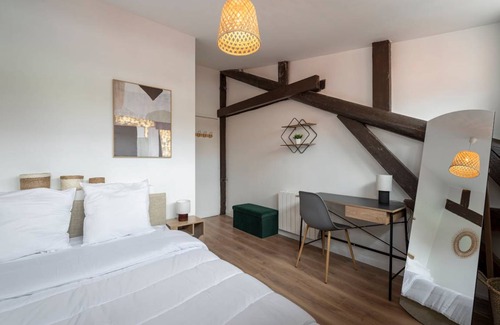 18th Arrondissement Resort | 248 m² Private room ∙ 1 bedroom ∙ 1 guest