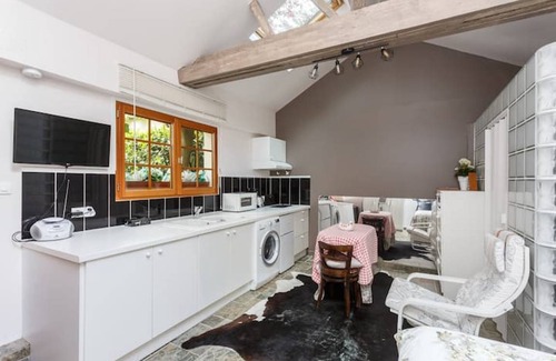 Ville-d'Avray Apartment | 25 m² Studio flat ∙ 1 bedroom ∙ 2 guests