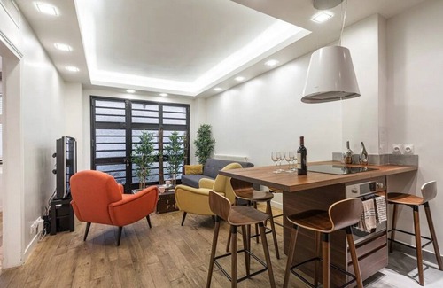 Quartier des Grandes-Carrieres Apartment | 4-room apartment with 3 bedrooms in Montmartre A/C near the metro