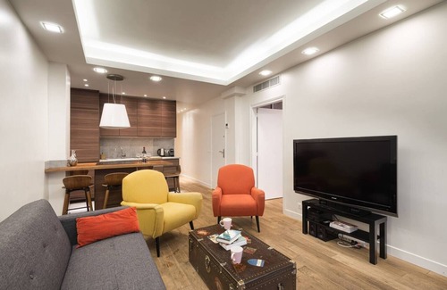 Quartier des Grandes-Carrieres Apartment | 4-room apartment with 3 bedrooms in Montmartre A/C near the metro