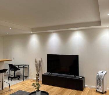 Republique–Point-du-Jour Apartment | 50 m² Apartment ∙ 1 bedroom ∙ 4 guests