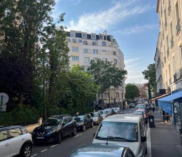 Republique–Point-du-Jour Apartment | 50 m² Apartment ∙ 1 bedroom ∙ 4 guests