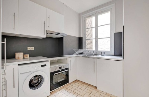 15th Arrondissement Resort | 65 m² Private room ∙ 1 bedroom ∙ 4 guests