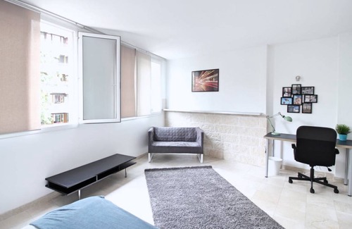 18th Arrondissement Resort | 70 m² Private room ∙ 1 bedroom ∙ 3 guests