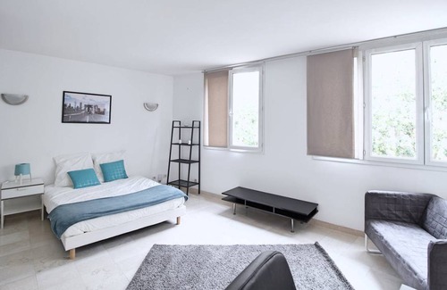 18th Arrondissement Resort | 70 m² Private room ∙ 1 bedroom ∙ 3 guests