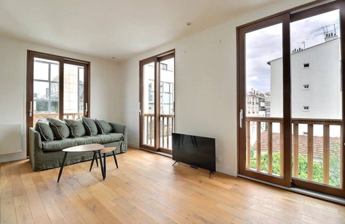 Republique–Point-du-Jour Apartment | 76 m² Apartment ∙ 3 bedrooms ∙ 6 guests