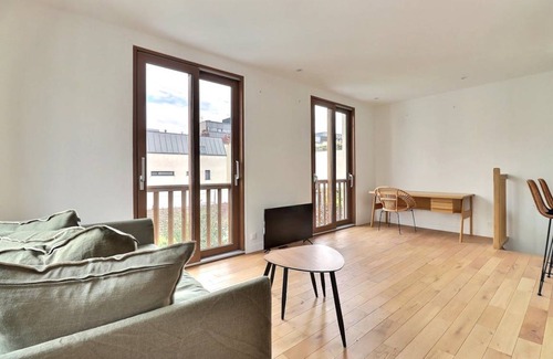 Republique–Point-du-Jour Apartment | 76 m² Apartment ∙ 3 bedrooms ∙ 6 guests