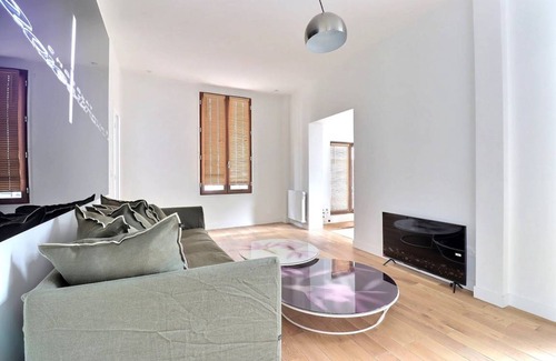 Republique–Point-du-Jour Apartment | 80 m² Apartment ∙ 2 bedrooms ∙ 4 guests