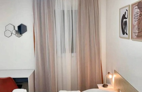Bobigny Apartment | 80 m² Apartment ∙ 3 bedrooms ∙ 6 guests