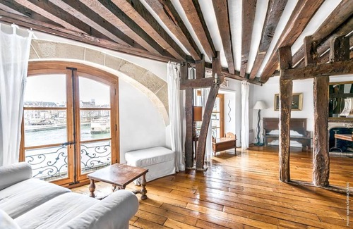 Notre Dame Apartment | 90 m² Apartment ∙ 2 bedrooms ∙ 4 guests