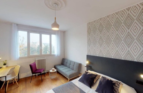 17th Arrondissement Resort | 93 m² Private room ∙ 1 bedroom ∙ 1 guest