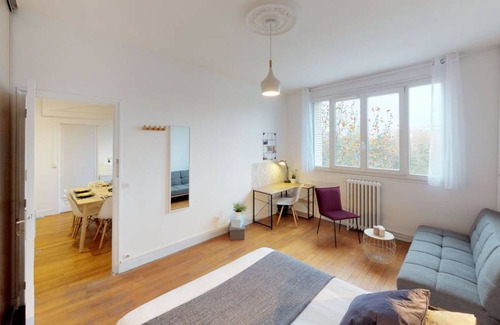 17th Arrondissement Resort | 93 m² Private room ∙ 1 bedroom ∙ 1 guest