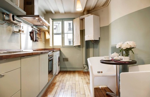 Gaillon Apartment | A HAVEN OF PEACE NEAR LOUVRE & PALAIS ROYAL!