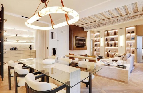 Notre Dame Apartment | A LUXURIOUS RETREAT WHERE HISTORY MEETS CONTEMPORARY DESIGN AT RUE DU TEMPLE