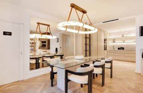 Notre Dame Apartment | A LUXURIOUS RETREAT WHERE HISTORY MEETS CONTEMPORARY DESIGN AT RUE DU TEMPLE