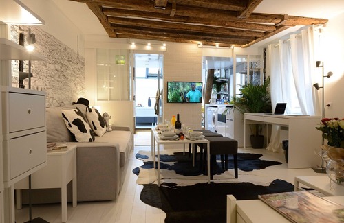 3rd Arrondissement Apartment | A4G Under the stars