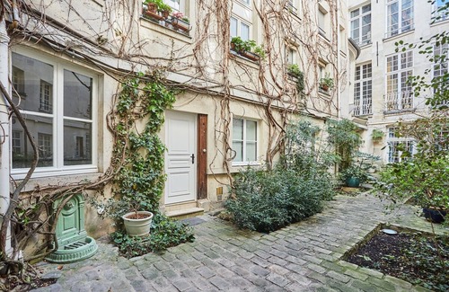 Arsenal Apartment | Amazing Apartment in the Center of Paris