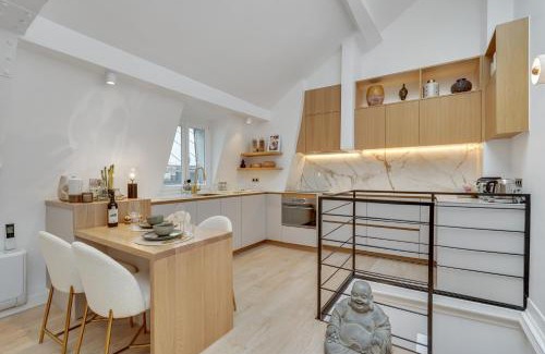Gaillon Apartment | Amazing HISTORICAL PARISIEN LOFT NEXT TO LOUVRE AREA-4
