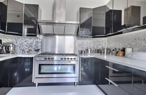 Quartier de la Plaine-de-Monceaux Apartment | Apartment De Luxe 300m² - 7 Chambres -Next to Parc Monceau Gate- Paris 8