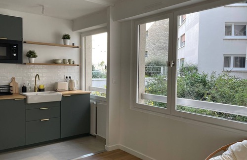 Quartier des Grandes-Carrieres Apartment | Appartement Parisien Chaleureux Près de Montmartre