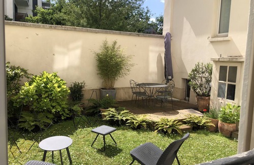 Neuilly-sur-Seine Apartment | Apt with terrace Near Paris
