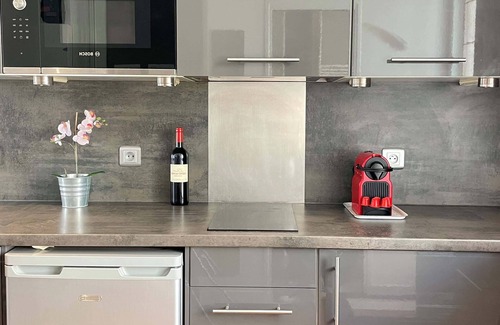 Ternes Apartment | Arc de Triomphe modern studio stay