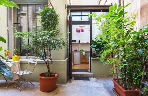 Quartier de la Porte-Saint-Denis Apartment | Artisan Lofts near Marais