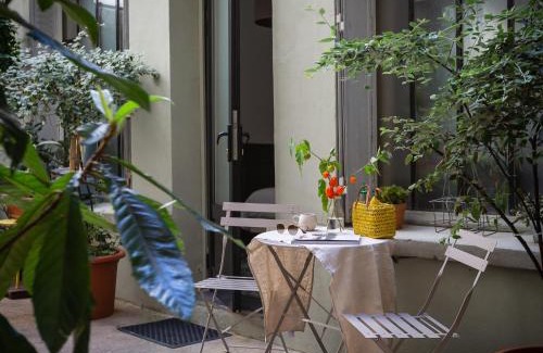 Quartier de la Porte-Saint-Denis Apartment | Artisan Lofts near Marais