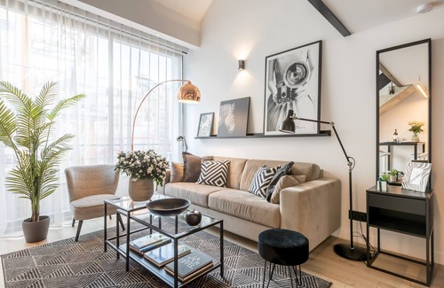 15th Arrondissement Apartment | B1 Loft Duplex 175Blo-Paris Convention