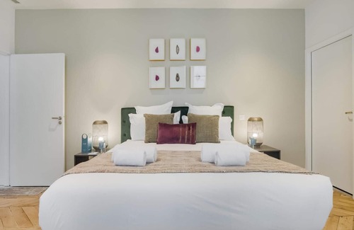 Strasbourg -Saint-Denis Apartment | Bonne nouvelle - Four Bedroom Apartment, Sleeps 10