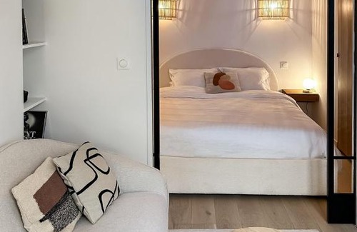 6th Arrondissement Apartment | Canettes Deluxe Apartment