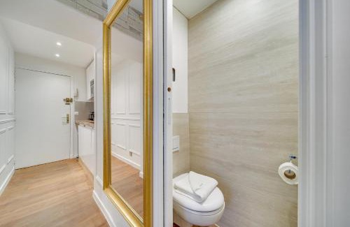 Gaillon Apartment | Central Historical Studio by Architect - Louvre