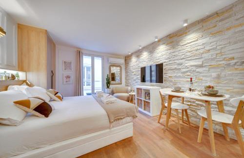 Gaillon Apartment | Central Historical Studio by Architect - Louvre