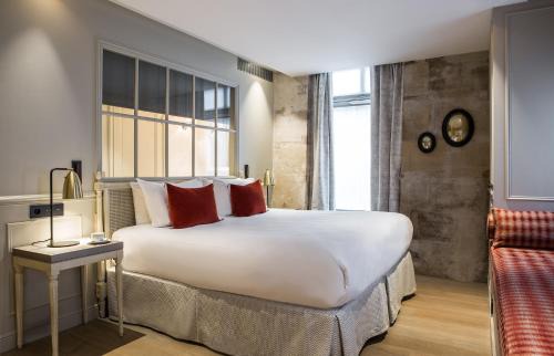 Arsenal Hotel | Charles V