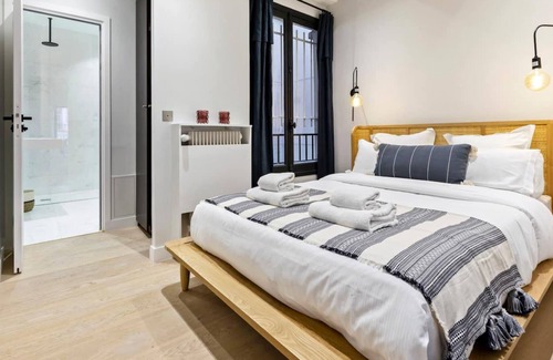Gaillon Apartment | Charming 2 Bedroom Apartment in Paris