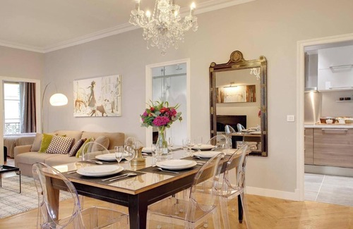 Saint-Merri Apartment | CHARMING CHATELET RETREAT: A FUSION OF ELEGANCE AND ECLECTICISM IN LE MARAIS
