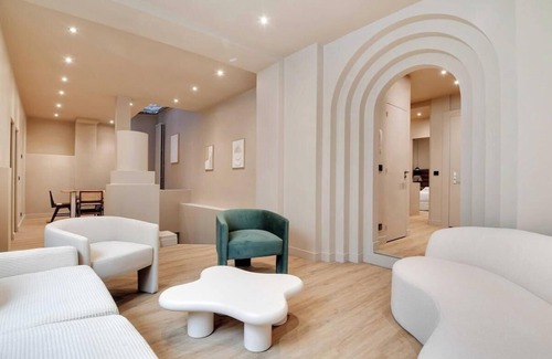 Saint-Merri Apartment | CHIC MARAIS SOUPLEX: LUXURY 6 BED APARTMENT NEAR ARCHIVES AND PLACE DES VOSGES