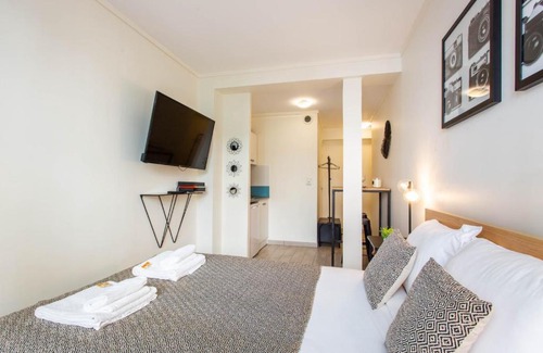 17th Arrondissement Apartment | CMG Batignolles - Lechapelais
