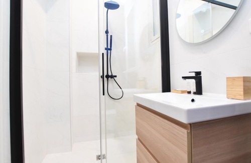 Saint-Vincent-de-Paul Apartment | CMG - Gare de l'Est - Marché Saint Pierre