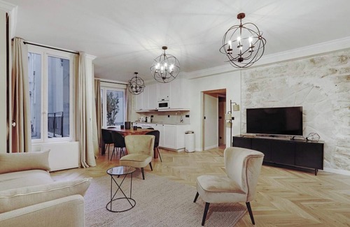 Arts-et-Metiers Apartment | COMBINATION OF CONTEMPORARY ELEGANCE & CLASSIC PARISIAN ALLURE -RUE SAINT MARTIN