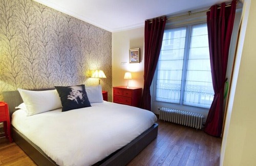 Saint-Thomas-d'Aquin Apartment | Comfort Meets Style In Chic Paris Apartment - Near Musée D'Orsay