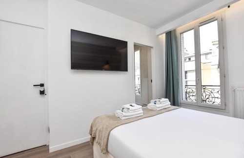Quartier de Javel Apartment | Cosy bedroom - Tour Eiffel Champs de Mars