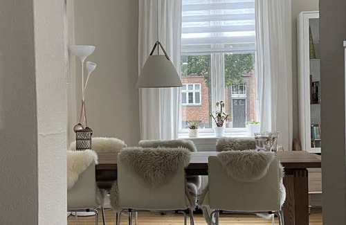 Vesterbro Apartment | 95 m² Apartment ∙ 1 bedroom ∙ 2 guests