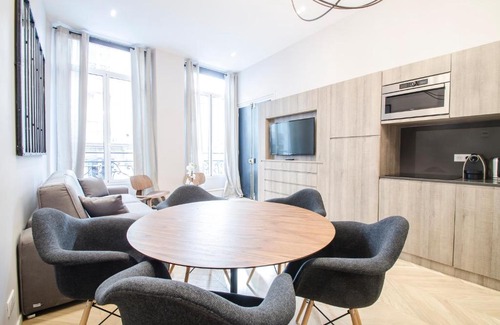 Gaillon Apartment | Dreamyflat - Apartment Opera 1