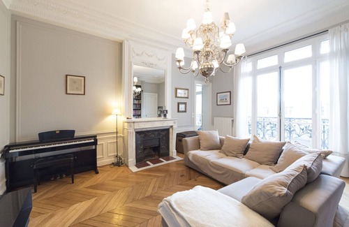 Porte-Dauphine Apartment | Duplex Near Trocadéro, by Veeve